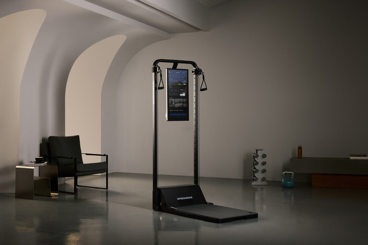 Gym&nbsp;Monster&nbsp;3 i ett välvt gallerirum