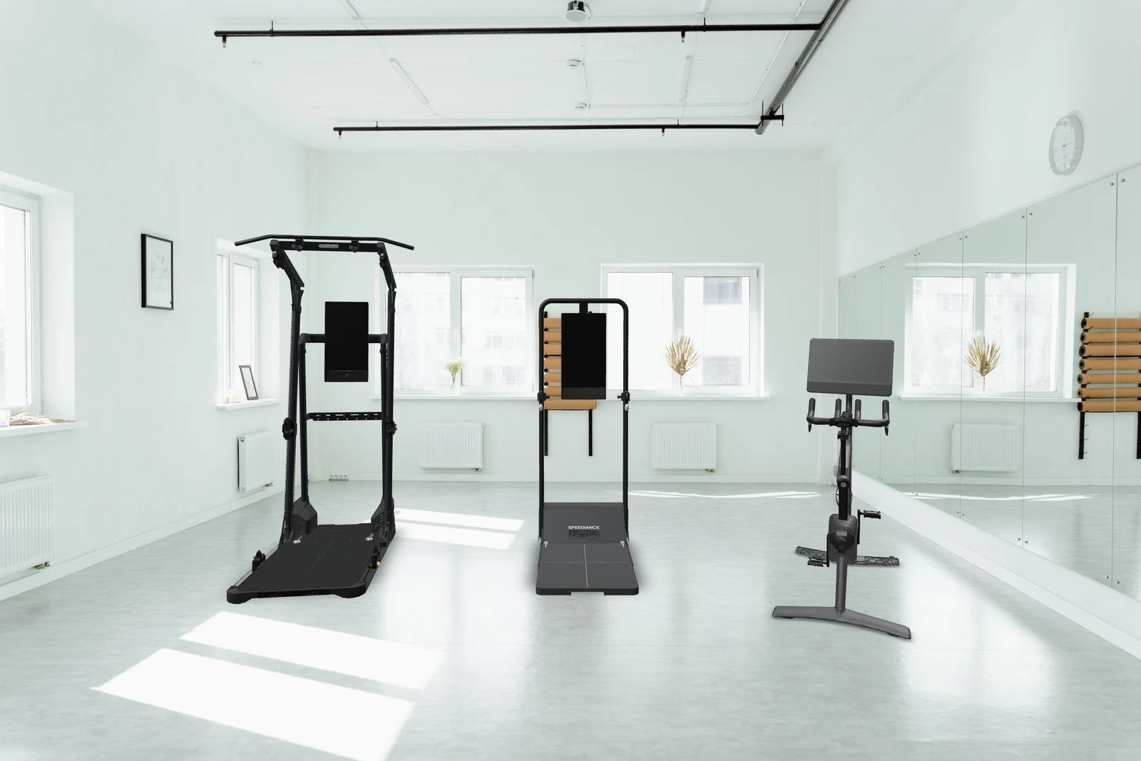 Studio med Gym Monster Ultra, Gym Monster 3, VeloNix i verklig storlek